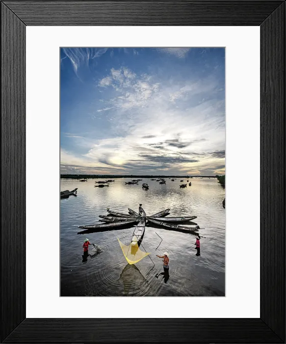 Framed Print : Fishermen with traditional boats and nets, Hue, Thua Thien-Hue province, Central Vietnam. (MR) Framed Print : Fishermen with traditional boats and nets, Hue, Thua Thien-Hue province, Central Vietnam. (MR)