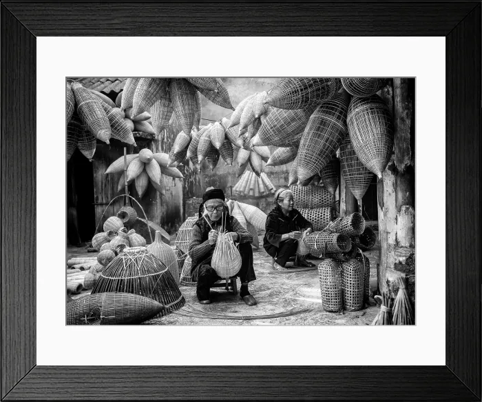 Framed Print : Local women making traditional bamboo fish traps, Thu Sy Village, near Hanoi, Vietnam Framed Print : Local women making traditional bamboo fish traps, Thu Sy Village, near Hanoi, Vietnam