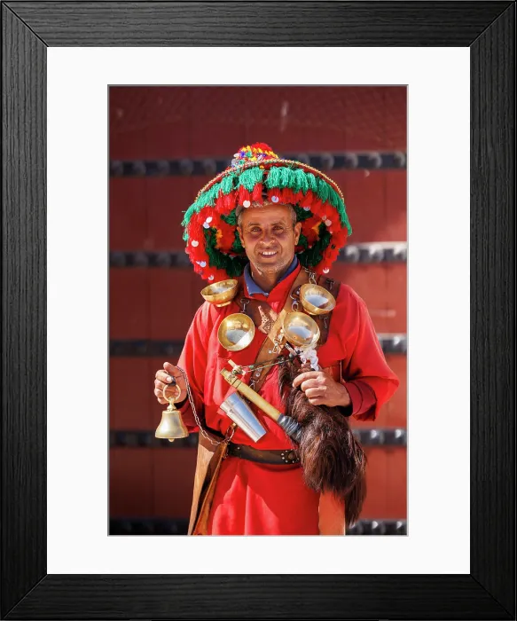 Framed Print : Portrait of waterseller in front of iconic door, Marrakech, Morocco
