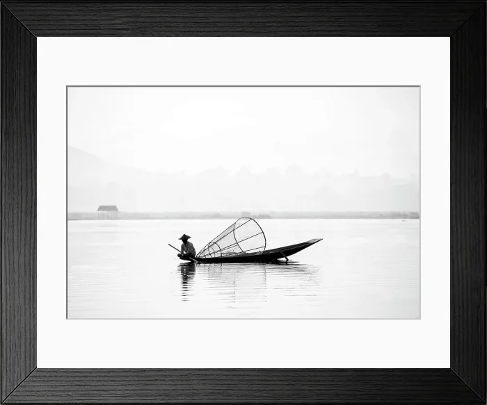 Framed Print : Intha leg rowing fishermen on Inle Lake, Myanmar Framed Print : Intha leg rowing fishermen on Inle Lake, Myanmar