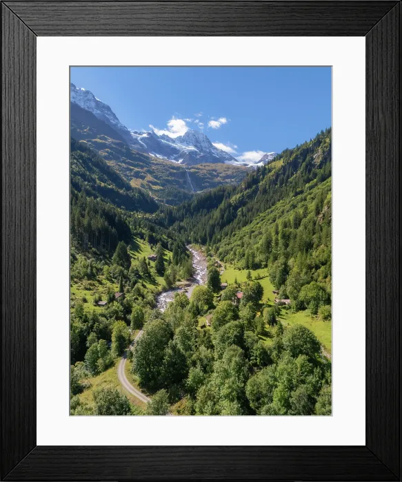 Framed Print : Lauterbrunnen Valley, Berner Oberland, Switzerland Framed Print : Lauterbrunnen Valley, Berner Oberland, Switzerland