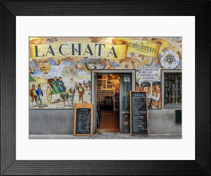 Framed Print : Tapas bar restaurant in Calle de la Cava Baja, La Latina quarter, Madrid, Spain