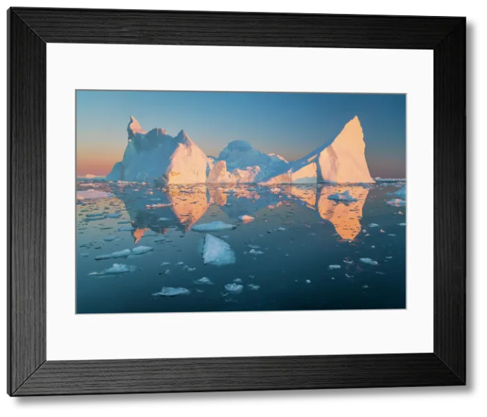 Framed Print : Surnise over iceberg in Disko Bay, Greenland Framed Print : Surnise over iceberg in Disko Bay, Greenland