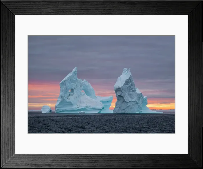 Framed Print : Icebergs at sunset in Disko Bay, Greenland Framed Print : Icebergs at sunset in Disko Bay, Greenland