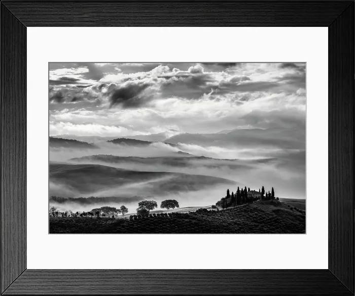 Framed Print : Podere Belvedere and mist-filled Val d'Orcia at dawn, San Quirico d'Orcia, Tuscany, Italy