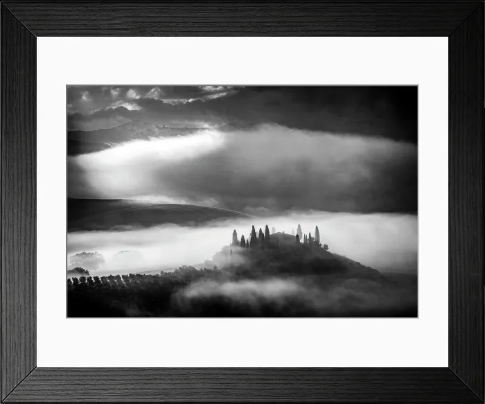 Framed Print : Podere Belvedere and mist-filled Val d'Orcia at dawn, San Quirico d'Orcia, Tuscany, Italy Framed Print : Podere Belvedere and mist-filled Val d'Orcia at dawn, San Quirico d'Orcia, Tuscany, Italy