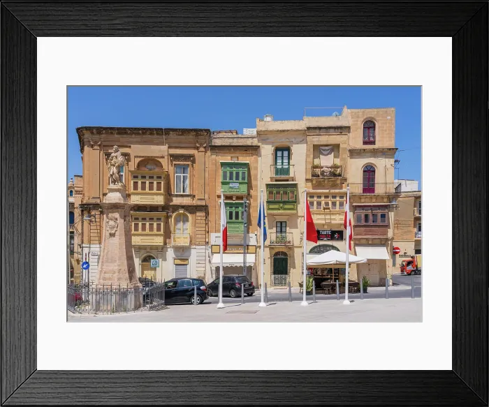 Framed Print : Typical Street View of picturesque Vittoriosa (Birgu), Valletta, Malta Framed Print : Typical Street View of picturesque Vittoriosa (Birgu), Valletta, Malta