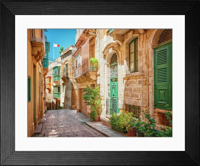 Framed Print : Street of picturesque Vittoriosa (Birgu), Valletta, Malta Framed Print : Street of picturesque Vittoriosa (Birgu), Valletta, Malta