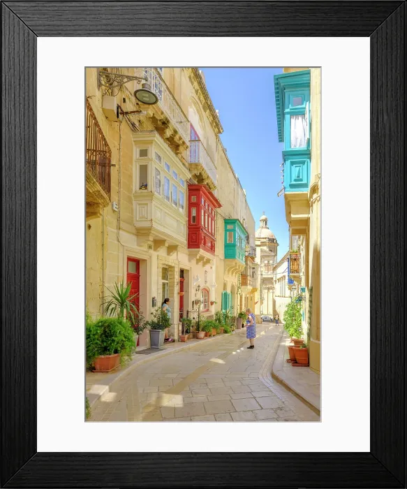 Framed Print : Street of picturesque Vittoriosa (Birgu), Valletta, Malta Framed Print : Street of picturesque Vittoriosa (Birgu), Valletta, Malta