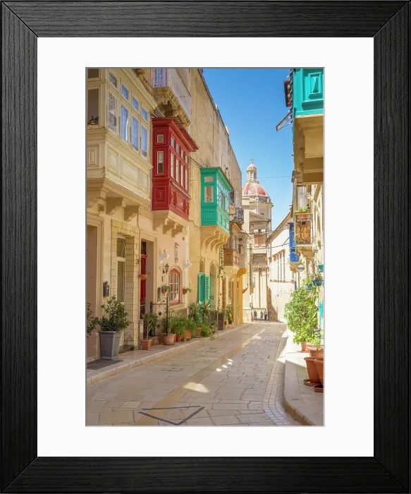 Framed Print : Typical Street of picturesque Vittoriosa (Birgu), Valletta, Malta Framed Print : Typical Street of picturesque Vittoriosa (Birgu), Valletta, Malta