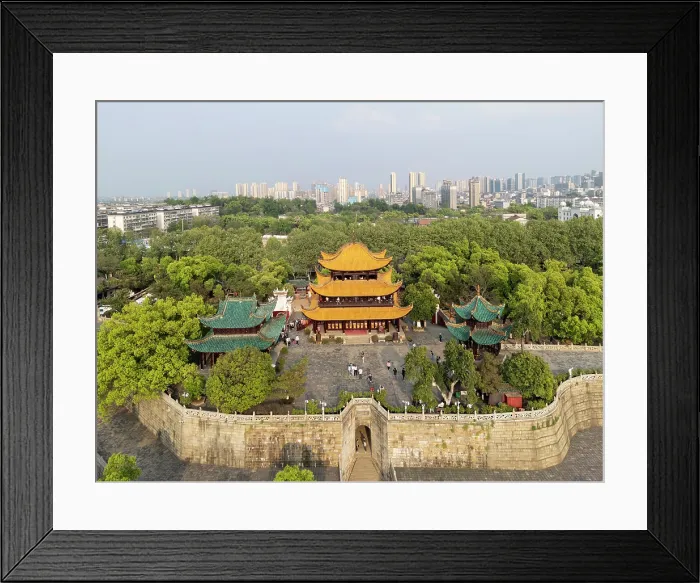 Framed Print : China, Hunan Province, Yueyang, Yueyang Tower - an ancient Chinese pavilion on the eastern shores of Dongting Lake and the Yangtze river Framed Print : China, Hunan Province, Yueyang, Yueyang Tower - an ancient Chinese pavilion on the eastern shores of Dongting Lake and the Yangtze river