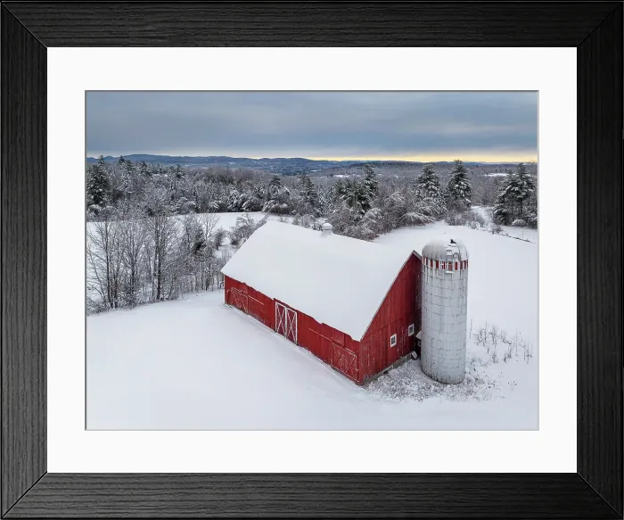 Framed Print : Red barn in winter, Green Mountains, Morristown, Vermont, USA Framed Print : Red barn in winter, Green Mountains, Morristown, Vermont, USA