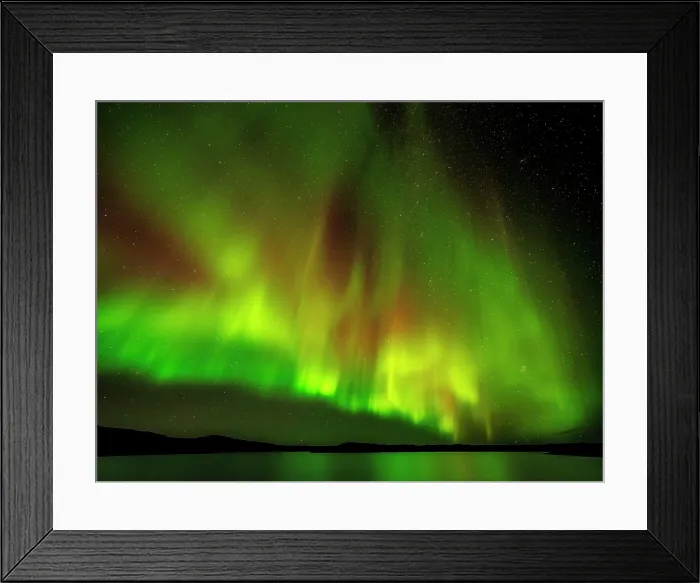 Framed Print : Aurora Borealis over Wolf Lake in Nunavik, Quebec, Canada Framed Print : Aurora Borealis over Wolf Lake in Nunavik, Quebec, Canada