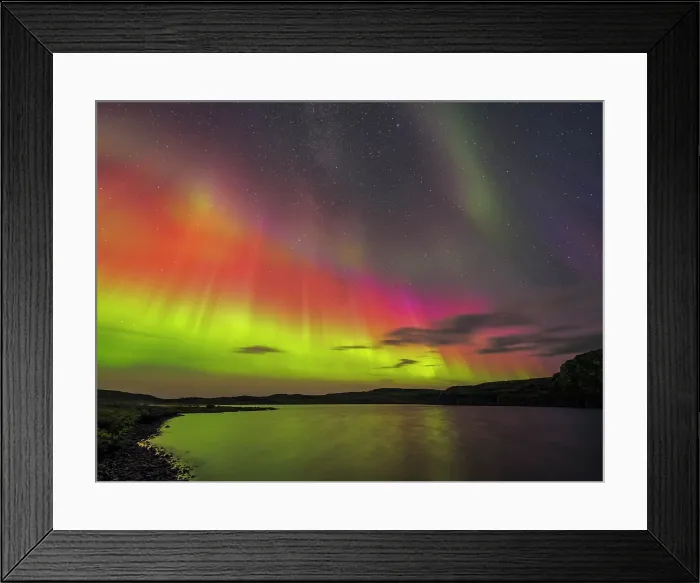 Framed Print : Northern Lights over Wolf Lake in Nunavik, Quebec, Canada Framed Print : Northern Lights over Wolf Lake in Nunavik, Quebec, Canada