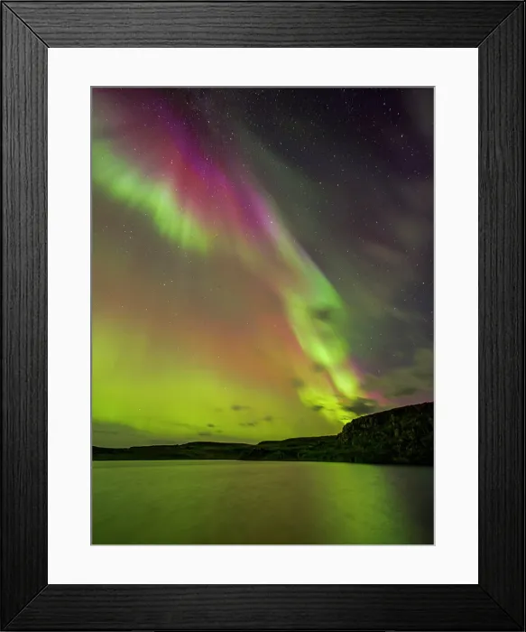 Framed Print : Northern Lights over Wolf Lake in Nunavik, Quebec, Canada Framed Print : Northern Lights over Wolf Lake in Nunavik, Quebec, Canada