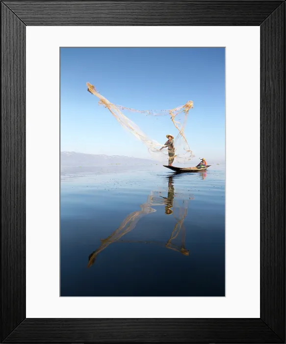 Framed Print : Myanmar, Burma, Shan, Fisherman casting his net on Inle Lake Framed Print : Myanmar, Burma, Shan, Fisherman casting his net on Inle Lake