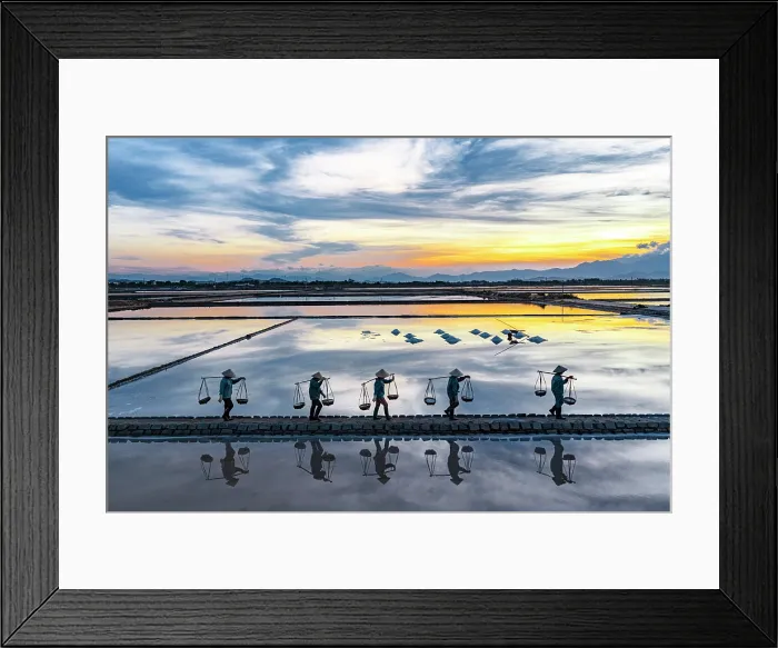 Framed Print : Silhouettes of workers carrying salt baskets, Hon Khoi, Khanh Hoa province, Vietnam. (MR) Framed Print : Silhouettes of workers carrying salt baskets, Hon Khoi, Khanh Hoa province, Vietnam. (MR)