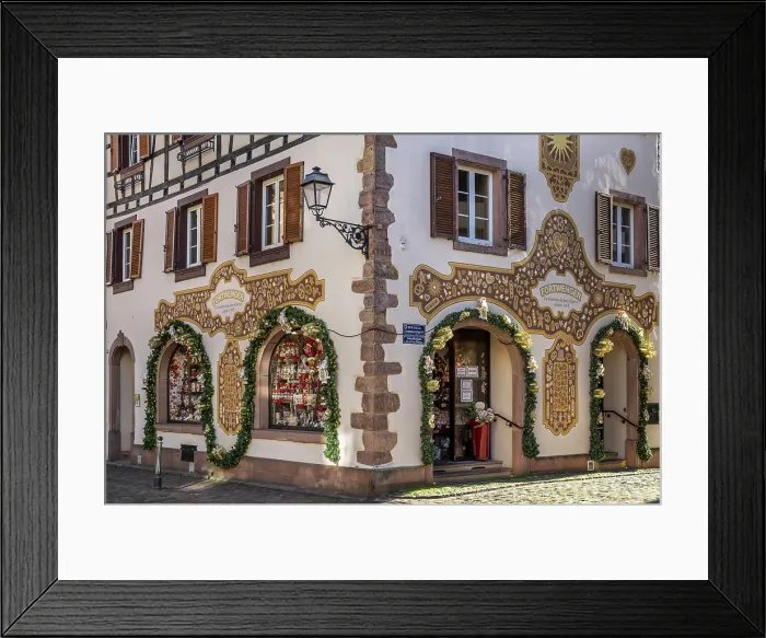 Framed Print : Bakery adorned with christmas decorations, Kaysersberg, Haut-Rhin, Alsace, Grand Est, France Framed Print : Bakery adorned with christmas decorations, Kaysersberg, Haut-Rhin, Alsace, Grand Est, France