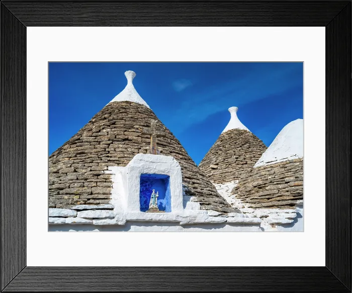 Framed Print : Europe, Italy, Apulia. A trulli, the characteristique conical hut of Apulia in the Itria Valley near to Locorotondo