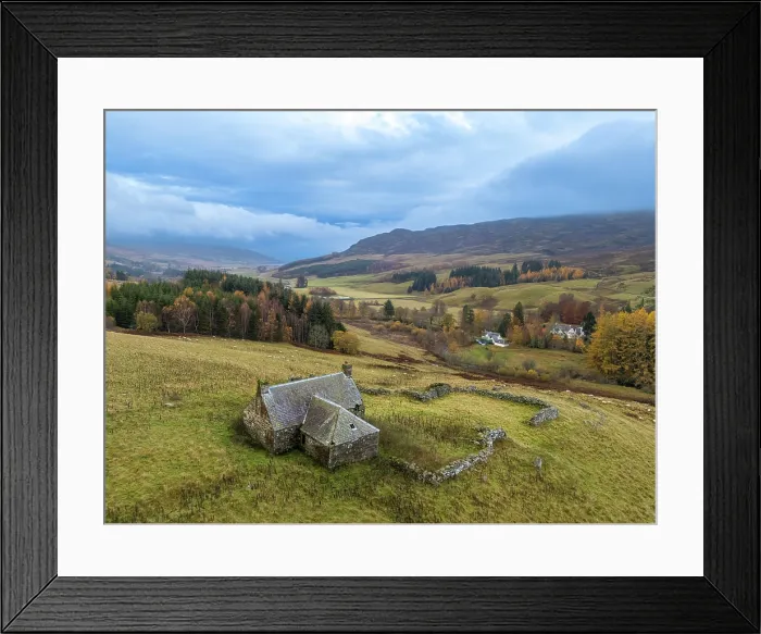 Framed Print : Traditional bothy, near Loch Freuchie, Amulree, Perthshire, Scotland