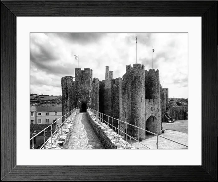 Framed Print : The Great Gatehouse and Castle walls at Pembroke Castle (Castell Penfro), Pembroke, Pembrokeshire, Wales Framed Print : The Great Gatehouse and Castle walls at Pembroke Castle (Castell Penfro), Pembroke, Pembrokeshire, Wales