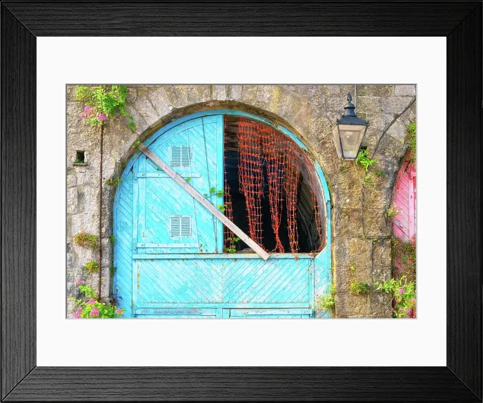 Framed Print : The arch old door details on Penniless Cove Hill, beside the harbour, Tenby, Pembrokeshire, Wales Framed Print : The arch old door details on Penniless Cove Hill, beside the harbour, Tenby, Pembrokeshire, Wales