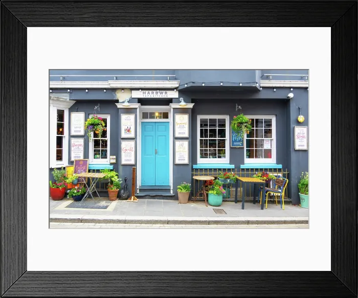 Framed Print : A restaurant in Tenby, Pembrokeshire, Wales Framed Print : A restaurant in Tenby, Pembrokeshire, Wales