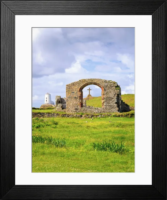 Framed Print : Twr Mawr lighthouse, St Dwynwen Church ruins and a cross on Llanddwyn Island in Anglesey, Wales