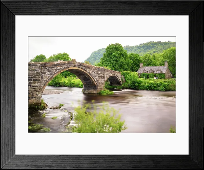 Framed Print : Tu Hwnt i'r Bont tearoom and Pont Fawr Bridge over Afon Conwy in Llanrwst, Conwy, Wales