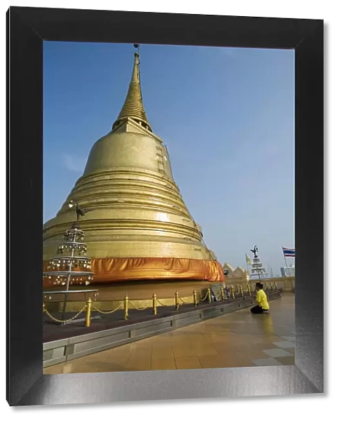 Thailand, Bangkok. Worshippers at the Golden Mount chedi at Wat Saket