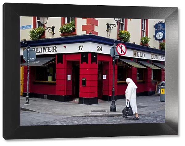 Pub in Temple Bar district in Dublin, Ireland. Auld Dubliner in the area on the south bank of the River Liffey in