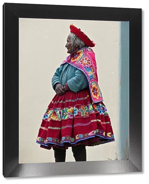 Peru, An old woman at Abra La Raya, the highest point (4318m) on the Andean Explorer express train service (Cusco to Puno)
