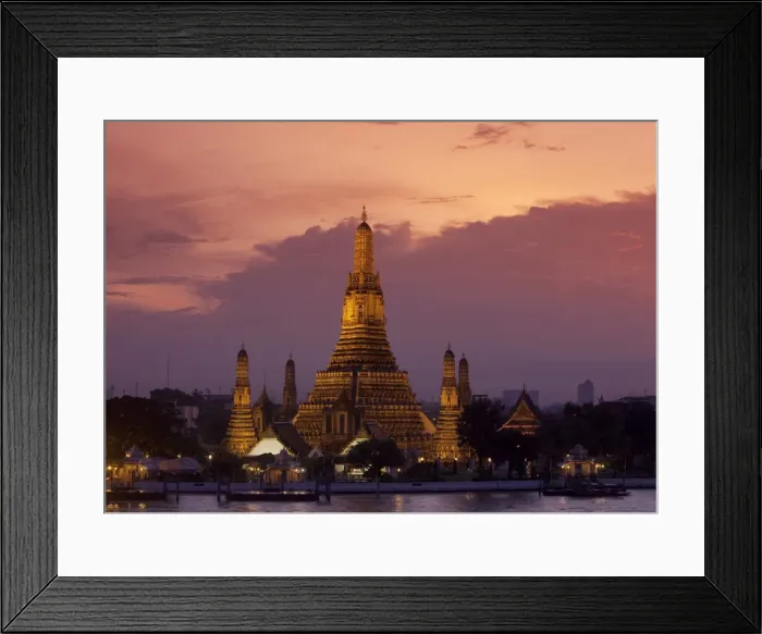 Framed Print : Bangkok, Thailand. The Wat Arun temple across the Chao Phraya River at sunset Framed Print : Bangkok, Thailand. The Wat Arun temple across the Chao Phraya River at sunset
