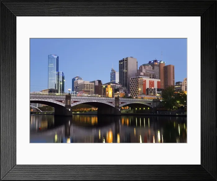 Framed Print : Australia, Victoria, Melbourne. Princes Bridge on the Yarra River, with the city skyline at dusk Framed Print : Australia, Victoria, Melbourne. Princes Bridge on the Yarra River, with the city skyline at dusk