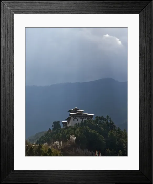 Framed Print : The 17th century Jakar Dzong (fortress) stands in a commanding position overlooking the picturesque Chokhor Framed Print : The 17th century Jakar Dzong (fortress) stands in a commanding position overlooking the picturesque Chokhor