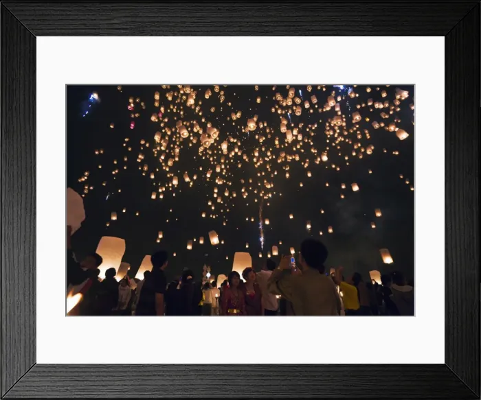 Framed Print : Thailand, Chiang Mai, San Sai. Revellers launch khom loi (sky lanterns) into the night sky during the Yi Peng festival. The ceremony is a Lanna (northern Thailand) tradition and coincides with Loy Krathong festivities. The khom loi are