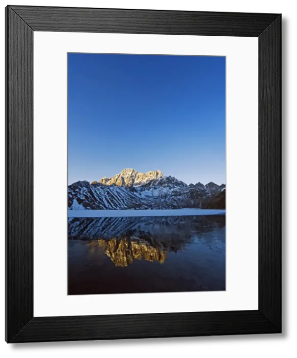 Framed Print : Asia, Nepal, Himalayas, Sagarmatha National Park, Solu Khumbu Everest Region Framed Print : Asia, Nepal, Himalayas, Sagarmatha National Park, Solu Khumbu Everest Region