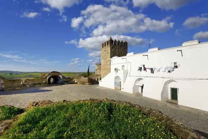 Framed Print : The 13th century castle and walled village of Campo Maior. Alentejo, Portugal Framed Print : The 13th century castle and walled village of Campo Maior. Alentejo, Portugal