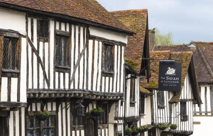 Framed Print : The 15th century Swan in Lavenham, Suffolk, England Framed Print : The 15th century Swan in Lavenham, Suffolk, England