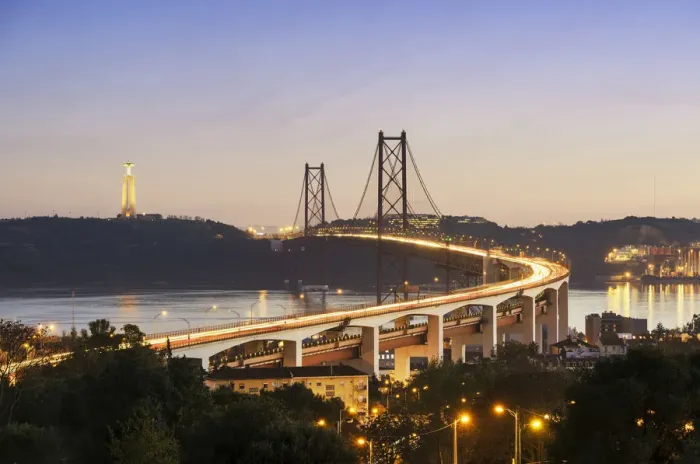 Framed Print : 25 de April bridge (similar to the Golden Gate bridge) across the Tagus river Framed Print : 25 de April bridge (similar to the Golden Gate bridge) across the Tagus river