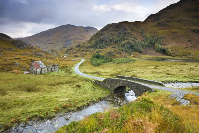 Framed Print : Abandoned cottage near Kinloch Hourn in the Scottish Highlands, Scotland Framed Print : Abandoned cottage near Kinloch Hourn in the Scottish Highlands, Scotland