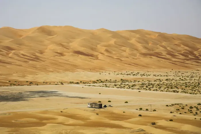 Framed Print : Abandoned hut, Empty Quarter (Rub Al Khali), Abu Dhabi, United Arab Emirates