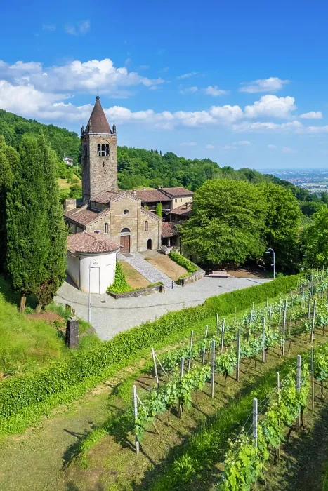 Framed Print : Abbazia rettoria di Sant'Egidio in Fontanella surrounded by vineyards in spring. Fontanella, Sotto il Monte Giovanni XXIII, bergamo district, Lombardy, Italy Framed Print : Abbazia rettoria di Sant'Egidio in Fontanella surrounded by vineyards in spring. Fontanella, Sotto il Monte Giovanni XXIII, bergamo district, Lombardy, Italy