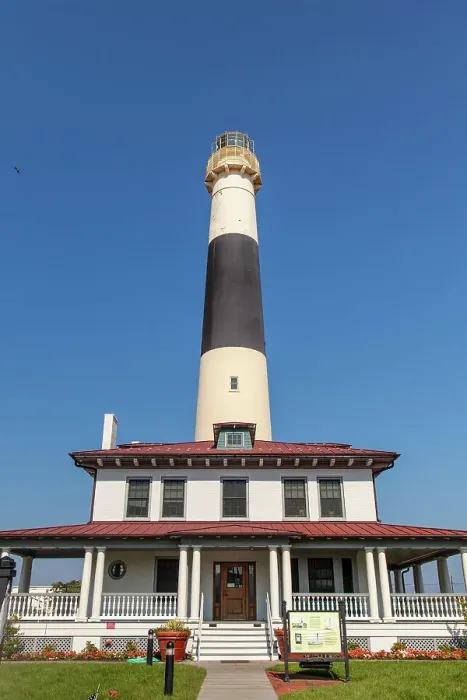 Framed Print : Absecon Lighthouse and Lightkeepers dwelling, New Jersey Framed Print : Absecon Lighthouse and Lightkeepers dwelling, New Jersey