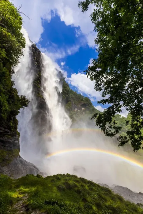 Framed Print : Acquafraggia Waterfall in spring with a rainbow. Valchiavenna, Valtellina, Lombardy