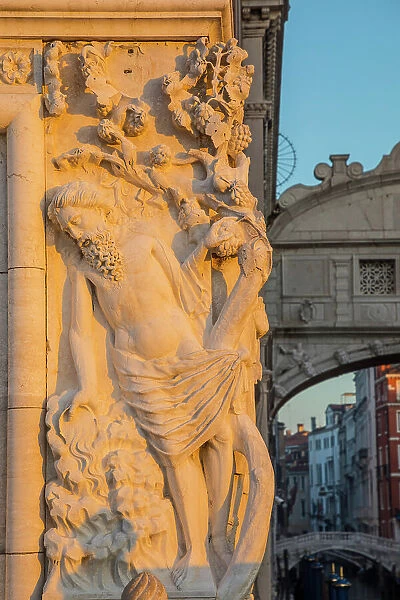 Adam & Eve sculpture, Doge's Palace (Palazzo Ducale), Piazza San Marco (St. Mark's Square), Venice, Veneto, Italy