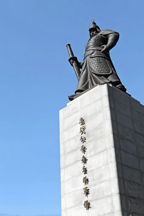 Framed Print : Admiral Yi Sun Sin Statue, Gwanghwamun Plaza, Gwanghwamun, Seoul, South Korea Framed Print : Admiral Yi Sun Sin Statue, Gwanghwamun Plaza, Gwanghwamun, Seoul, South Korea