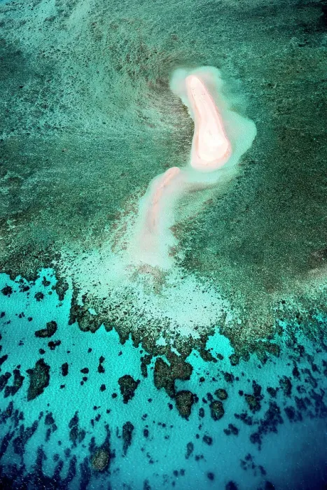 Framed Print : Aerial of a sand cay on the Great Barrier Reef, Queensland, Australia