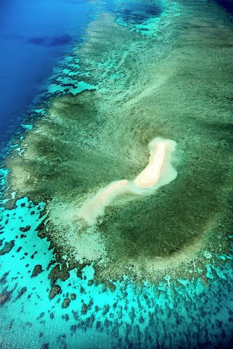 Framed Print : Aerial of a sand cay on the Great Barrier Reef, Queensland, Australia Framed Print : Aerial of a sand cay on the Great Barrier Reef, Queensland, Australia