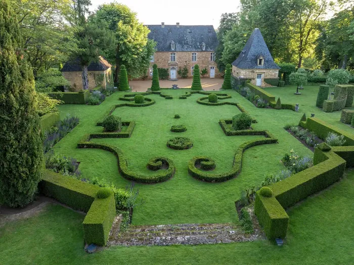 Framed Print : Aerial view of Eyrignac manor house & gardens, Dordogne, Nouvelle Aquitaine, France Framed Print : Aerial view of Eyrignac manor house & gardens, Dordogne, Nouvelle Aquitaine, France